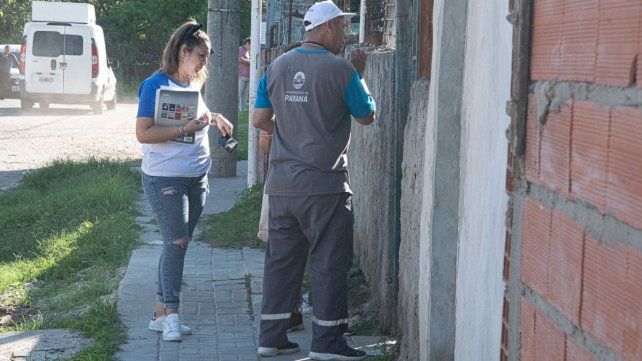 Agentes sanitarios y promotores ambientales recorrieron los barrios Mosconi Viejo y barrio 98 Viviendas