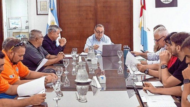 El intendente Poletti mantuvo una reunión con los integrantes de la Maratón Santa Fe-Coronda.