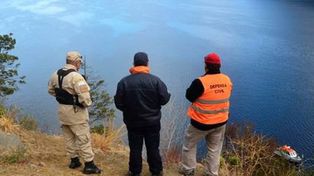 Crecen las dudas y el misterio al no hallar el cuerpo del joven desaparecido en el lago Lacar