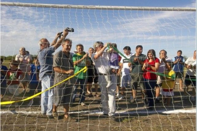 Gracias a una mano solidaria, ahora los goles se gritan de local
