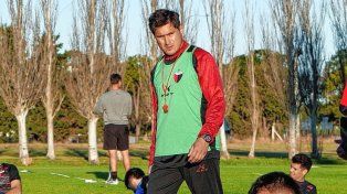 Colón entrena en el estadio y después presenta a Medrán