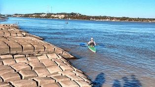 El río Paraná se acerca a su marca más baja en 50 años: la malla del túnel