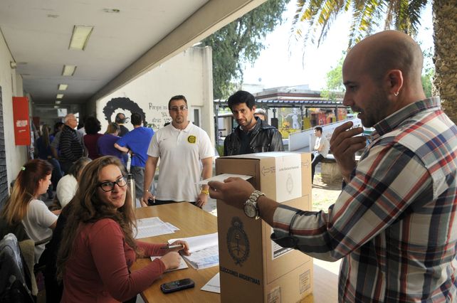 La jornada de votación de hoy le otorgará una fisonomía particular a la ciudad.