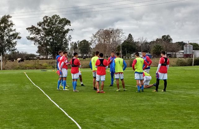 Unión prepara un plan con dos 9 para recibir a Defensa y Justicia