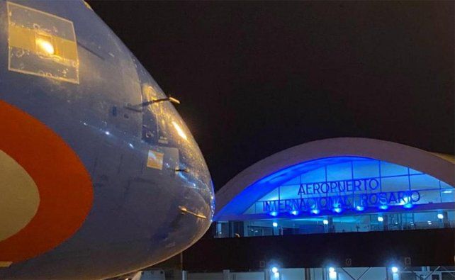Prohíben difundir información de la mujer del presunto episodio sexual en un avión que llegó a Rosario