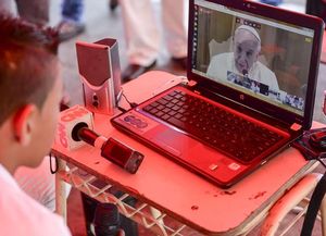 El Papa mantuvo videoconferencias con escolares de cinco continentes
