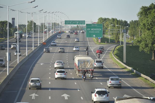 La avenida Circunvalación es una arteria estratégica para el flujo de camiones hacia los puertos de la región.