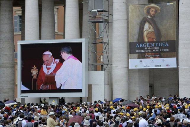 Los momentos más emotivos de la primera misa de Pentecostés de Francisco