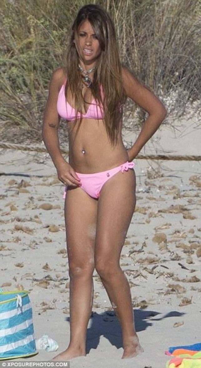 Las nuevas fotos de Antonella prenden fuego las playas del Mediterráneo