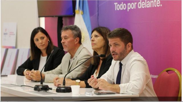 Provincia invierte más de $ 992 millones en 63 localidades para mejorar la circulación vial Provincia invierte más de $ 992 millones en 63 localidades para mejorar la circulación vial