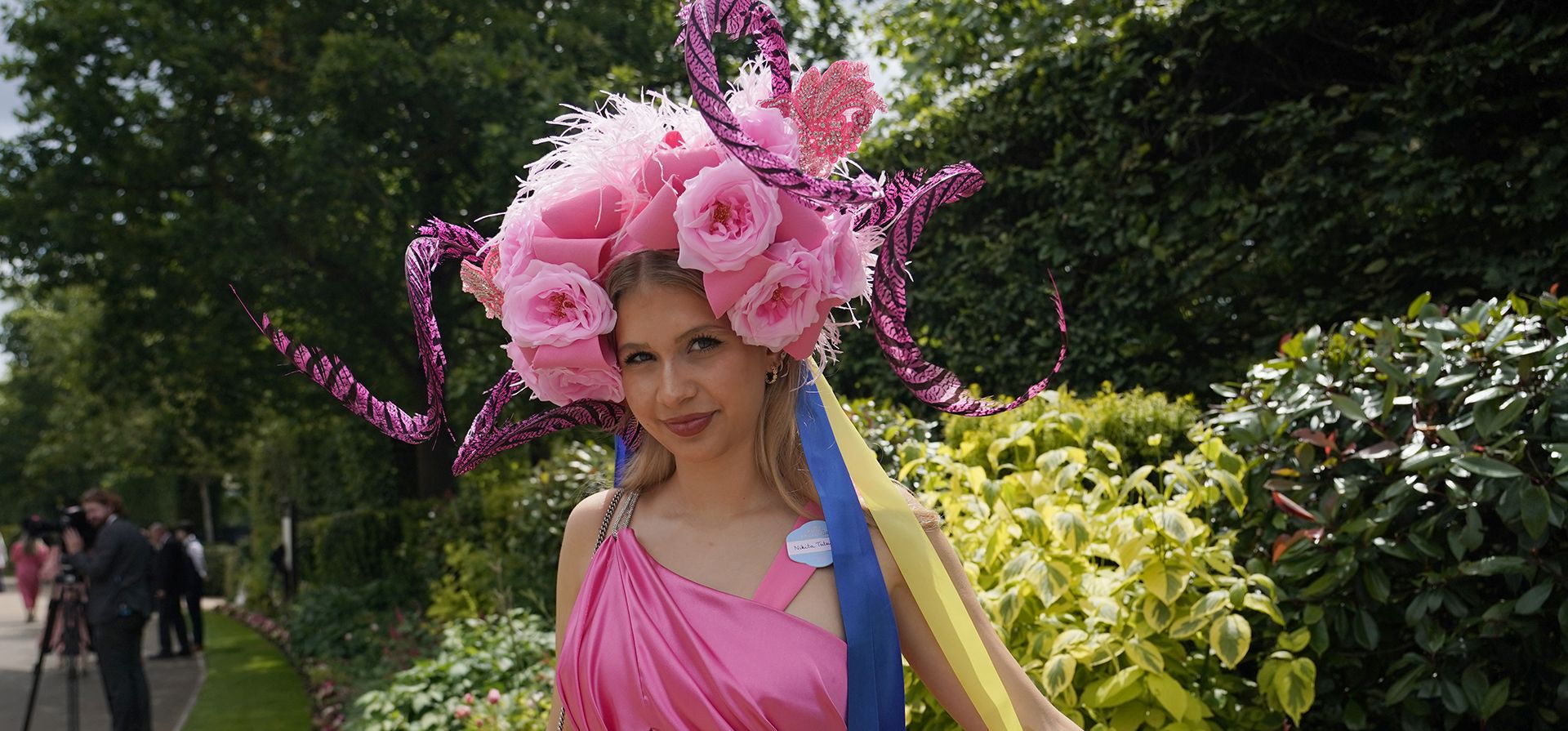 Nikita Tutus posa para una fotografía cuando llega al primer día de la carrera de caballos Royal Ascot en Ascot, Inglaterra, el martes 18 de junio de 2024. (Foto AP/Alberto Pezzali) Nikita Tutus posa para una fotografía cuando llega al primer día de la carrera de caballos Royal Ascot en Ascot, Inglaterra, el martes 18 de junio de 2024. (Foto AP/Alberto Pezzali)
