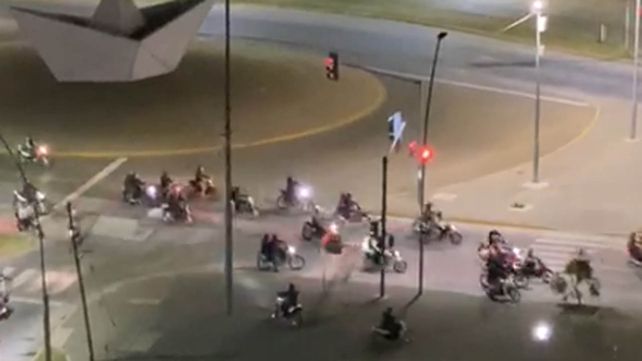 La foto aérea muestra la concentración de motos en el Parque Sunchales