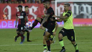 La domina. Recalde juega mucho de espaldas e intenta que le quede redonda.