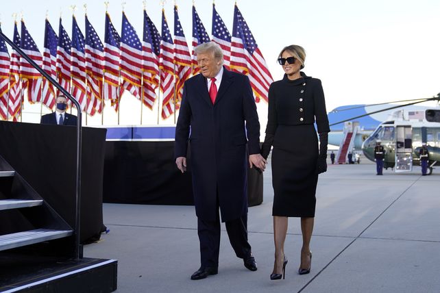 Donald Trup abandonó este miércoles por la mañana junto a la primera dama Melania Trump la Casa Blanca.&nbsp; 
