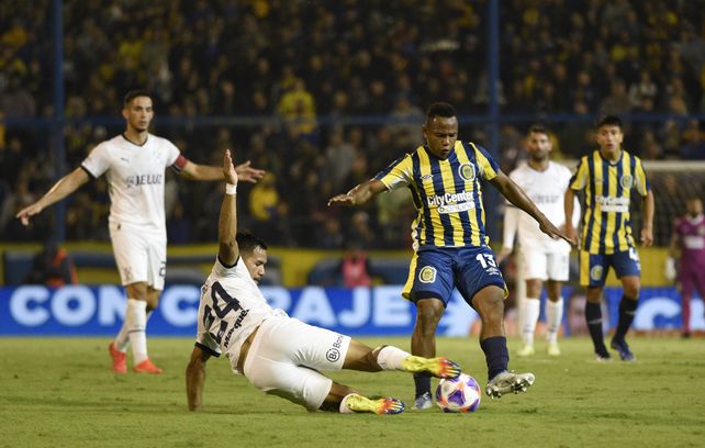 Jaminton Campaz fue el autor del gol del triunfo de Central sobre Independiente, el último en el Gigante.
