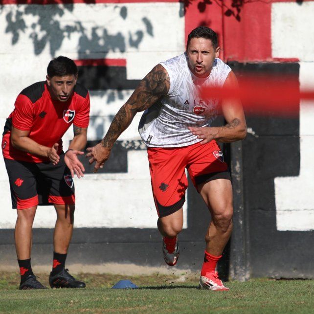 El uruguayo Méndez retornó a Newell’s y ante este panorama de complicaciones crecieron sus chances de poder jugar.