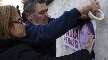 Incansable. La familia Perassi no ceja en su esfuerzo por esclarecer la desaparición de su hija. Incansable. La familia Perassi no ceja en su esfuerzo por esclarecer la desaparición de su hija.