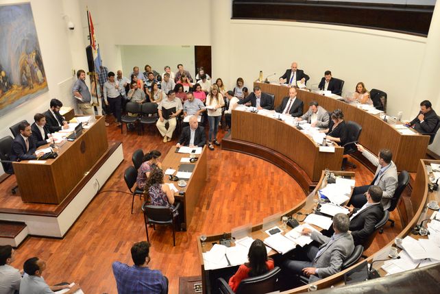 La polémica por el aumento de la tasa municipal Drei al Casino vuelve al Concejo