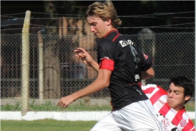 Matías Roskopf jugador de Colón desde hace un año entrena en ezeiza