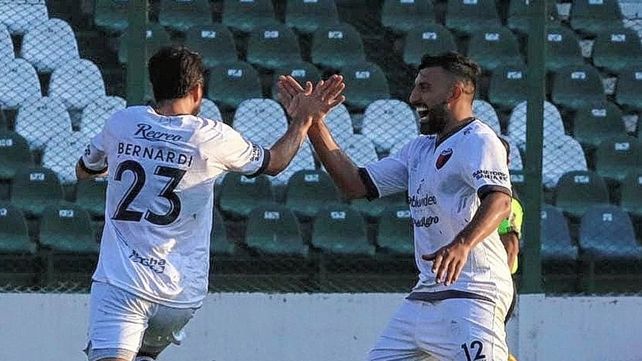 Colón volvió al triunfo como visitante después de nueve partidos y Sergio Rondina festejó por primera vez.