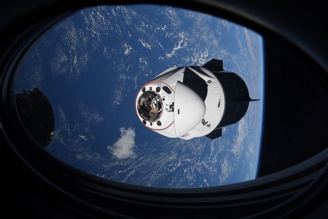 La nave de SpaceX que llevó a cuatro astronautas a la Estación Espacial Internacional estuvo a punto de chocar con un Ovni.&nbsp;