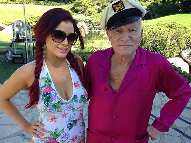La mansión Playboy se convierte en el geriátrico particular de Hugh Hefner