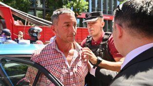 Tres años y medio de cárcel para el hombre que le arrojó un botellazo a Milei