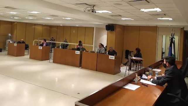 Una mujer comenzó a ser juzgada por el abuso sexual de su sobrina
