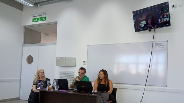La charla fue organizada por la Escuela de Trabajo Social de la UNR en el marco del Congreso de la Democracia.