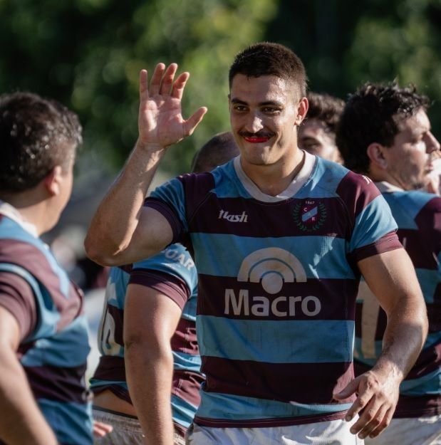 El potente back Bautista Estellés volverá a ocupar un lugar en el centro de la cancha en Atlético del Rosario