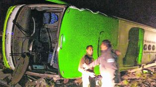 Imputaron por homicidio simple al chofer del micro que volcó en Mendoza