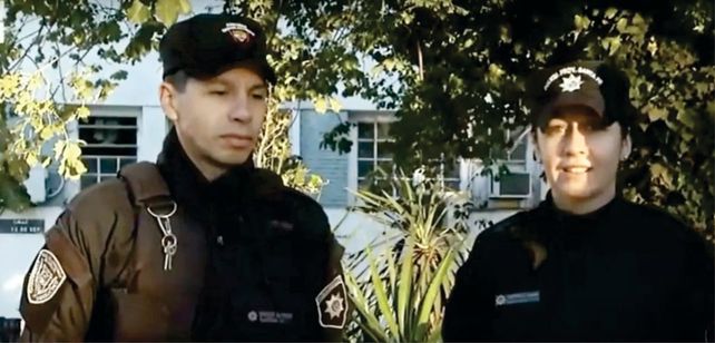 Los agentes Alfredo Monz&oacute;n y Gisela Toffalo.