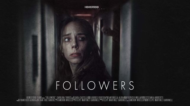 Carolina Torres en “Perseguidos”. El elenco se completa con Adriano Espinosa y Claudia Schujman.