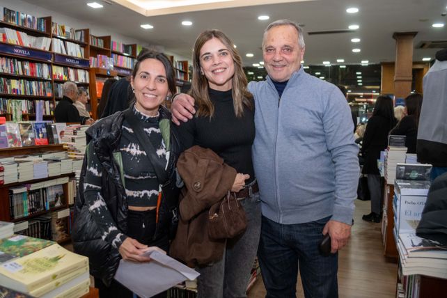 Giuliana, Bárbara y Adrián Buccella  