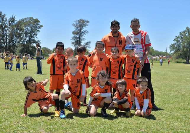 Los chicos de Naranjitos jugaron en el encuentro de escuelitas.