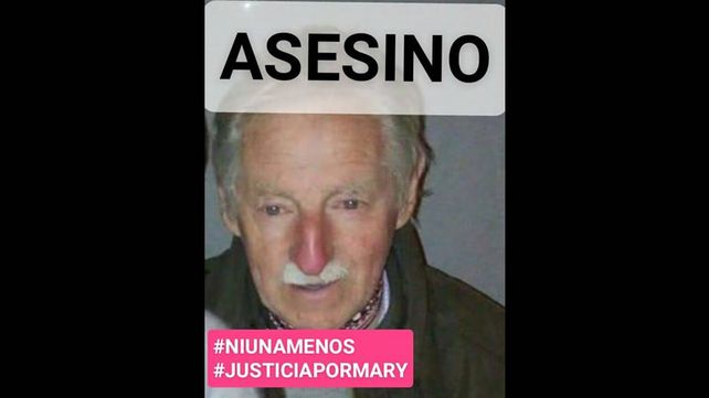 Movilizados. En la marcha hubo afiches con críticas hacia el imputado hoy preso.