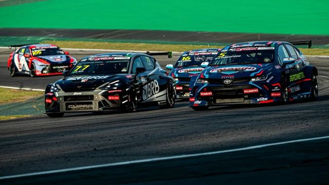 Los autos del Paladini Racing en acción