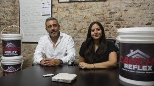 Pablo y Micaela Insaurralde, socios de la empresa Techocaucho.