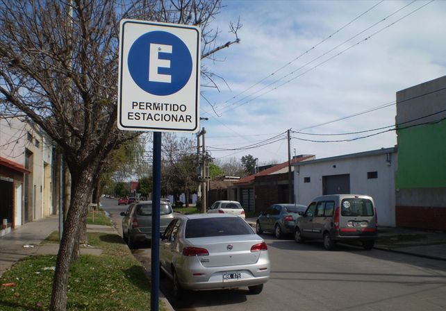 Instalan nueva señalética en avenida Facundo Zuviría