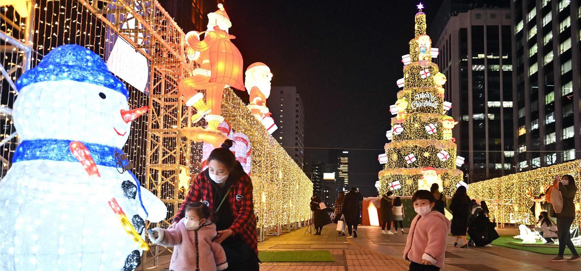 Exhibición de luces navideñas en el centro de Seúl, Corea del Sur. Foto: AFP