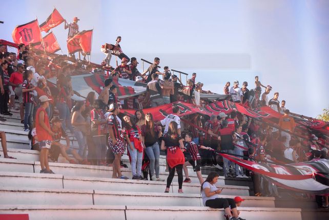 La barra el día del partido con Unión. Foto UNO.&nbsp;