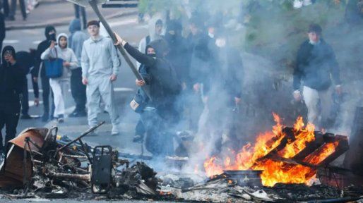 Francia decretó toques de queda parciales tras la ola de disturbios