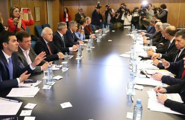 Los gobernadores de 16 provincias acordaron ir al máximo tribunal