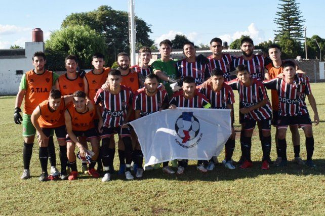  Juventud Unida de Candioti cosechó un importante triunfo ante Universidad por 2 a 1.