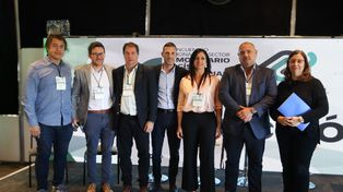 El equipo del municipio logró la transformación productiva en Pérez. Más de 50 empresas locales y 1.800 empleos formales gracias a la ordenanza Vincular y el Parque Industrial Metropolitano.