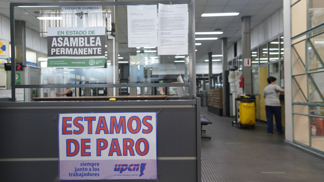 El Registro de la Propiedad de Urquiza al 1100 en segundo continúa e paro.&nbsp;