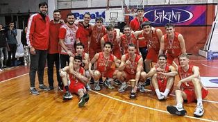 El combinado de Paraná celebra la obtención del título.