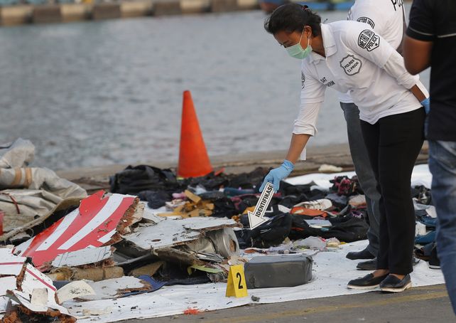 Indonesia: Es improbable que haya sobrevivientes de la caída del avión
