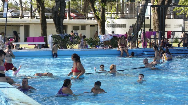 Las piletas del Parque Alem