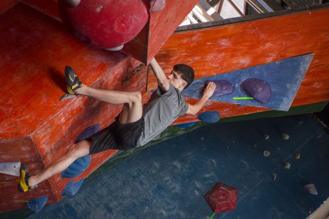 Escalada: hubo competencia en el Vertical Gym